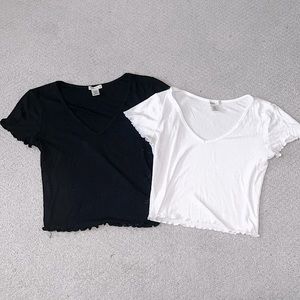 cropped v-neck ribbed black and white tees